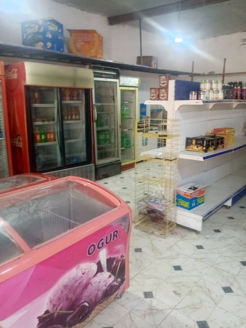 اسواق للبيع محل ايجار عل مشروع خلف مطعم جواد ***********
