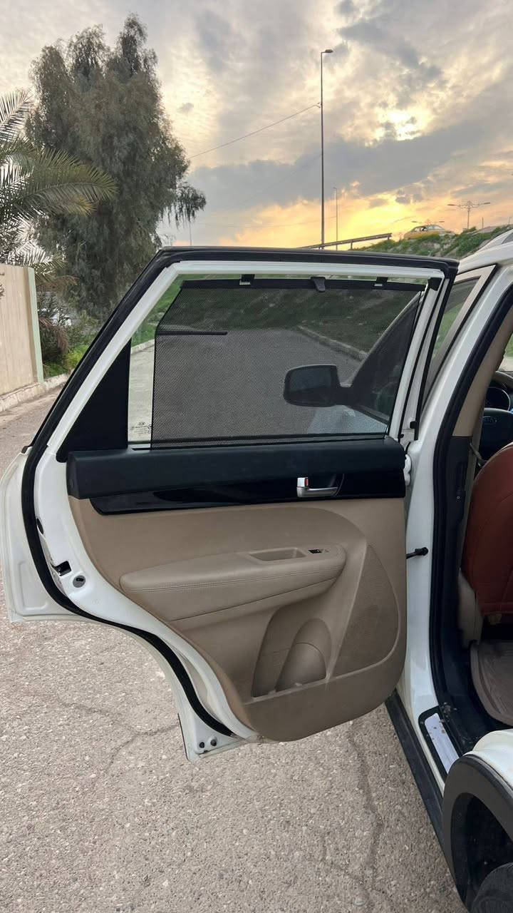 السلام عليكم 
كيا سورينتو 2014
محرك 6 سلندر
ماشية 29 الف حقيقي
سيارة على وضع الشركة
رقم نينوى 
كشنات جلد 
السيارة كفاله عامة من كلشي 
للاستفسار اكثر يرجئ الاتصال على الارقام التالية 
***********
***********
