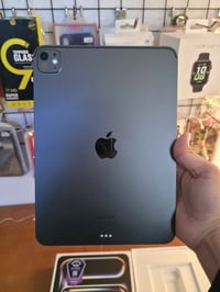 ايباد برو M4 • ٢٥٦ • كفالة شاملة