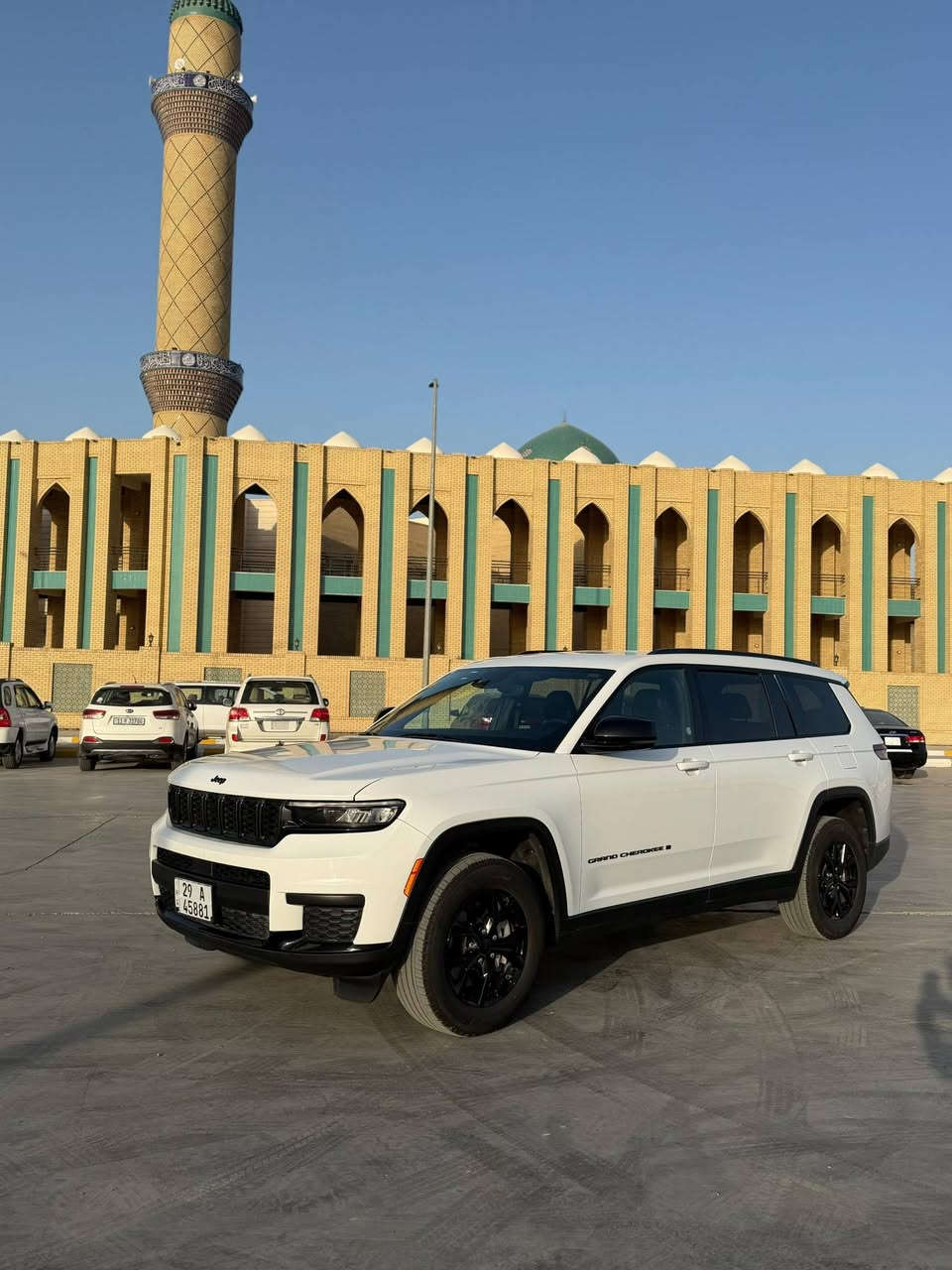 السلام عليكم
جيب كراند شيروكي
7 راكب 
موديل 2024
 التيتيود4×4
سياره نضيفه ولا قطعه مبدله بيها
بعدها ع وضع أمريكا
ماشيه 50 mi 
سياره هواي مواصفات بيها 
صور حادثها مرفقه 
متواجد ع ألفيس 
رقم الهاتف ***********
