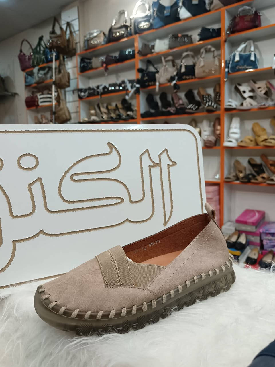 عروض الكنز... كاله ارضيه جيلاتين جلد طبيعي اصلي طبي درجه اولى 
سعر القطعه 10 الف
سعر القطعتين 15 الف وكميه محدوده 
​📍 العنوان: الأنبار - قضاء هيت - مقابل بلدية هيت الجديدة.
📱 للاستفسار أو الحجز واتساب: (*********** *********** )يوجد لدينا توصيل لكل محافظات العراق 
​الكنز AL KANZ.. حيث تكتمل أناقتكِ.
