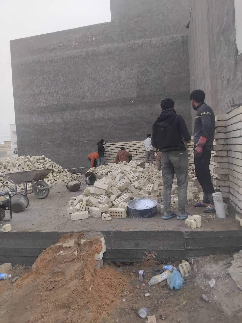 السلام عليكم ابو عبدالله للبناء والمقاولات العامه بناء حديث وحسب الطلب وترميم البيوت ***********
