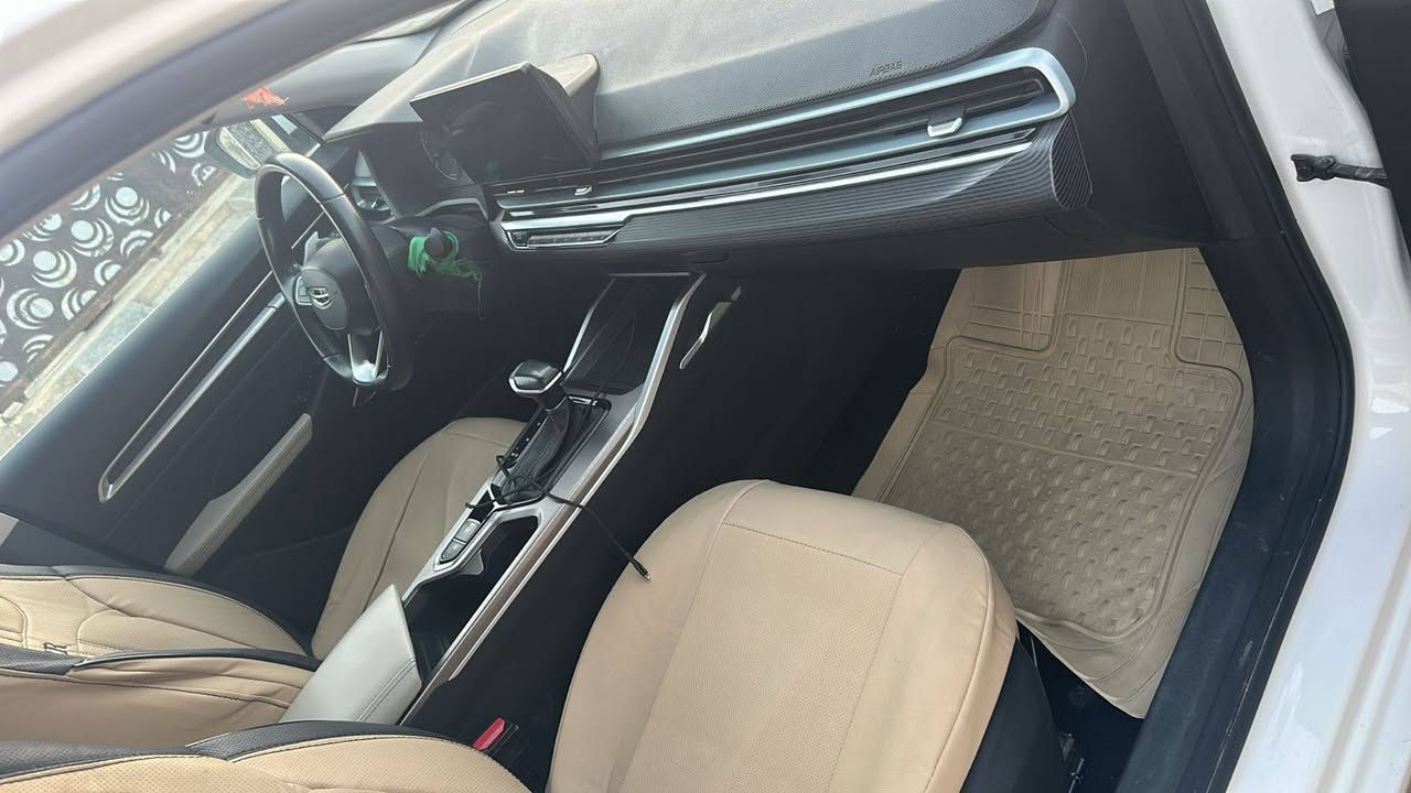 السلام عليكم أم گرند موديل 23رقم ذي قار انگليزي معوقين لسنة 30سياره جاهزه تخم تايرات حداديه مكينه كير كله نضيف 3وضعيات قياده تبريد قطعتين بيها رشات صبغ بسيطه السعر 93وبيهه مجال بسيط مكان السياره ناصريه قرب جامعة ذي قار ***********
