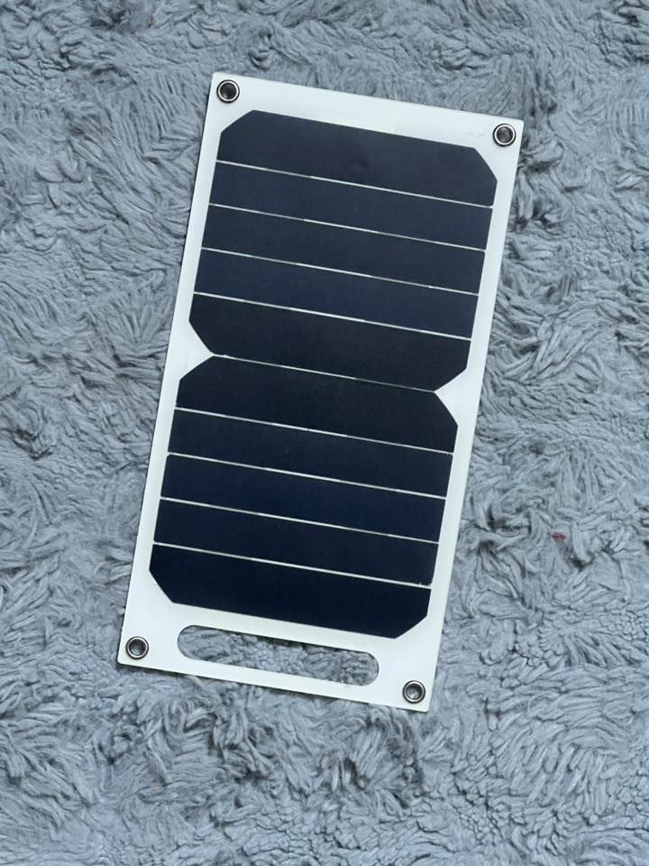 مجموعة خلايا طاقه شمسيه محموله تفيدكم للسفرات ( وتكدرون تستخدموها كـباور بنك بانقطاع الكهرباء )
كل قطعه سعرها وتفاصيلها اسفلها
يوجد توصيل لكافة المحافظات للحجز المراسله على الواتساب  ***********
