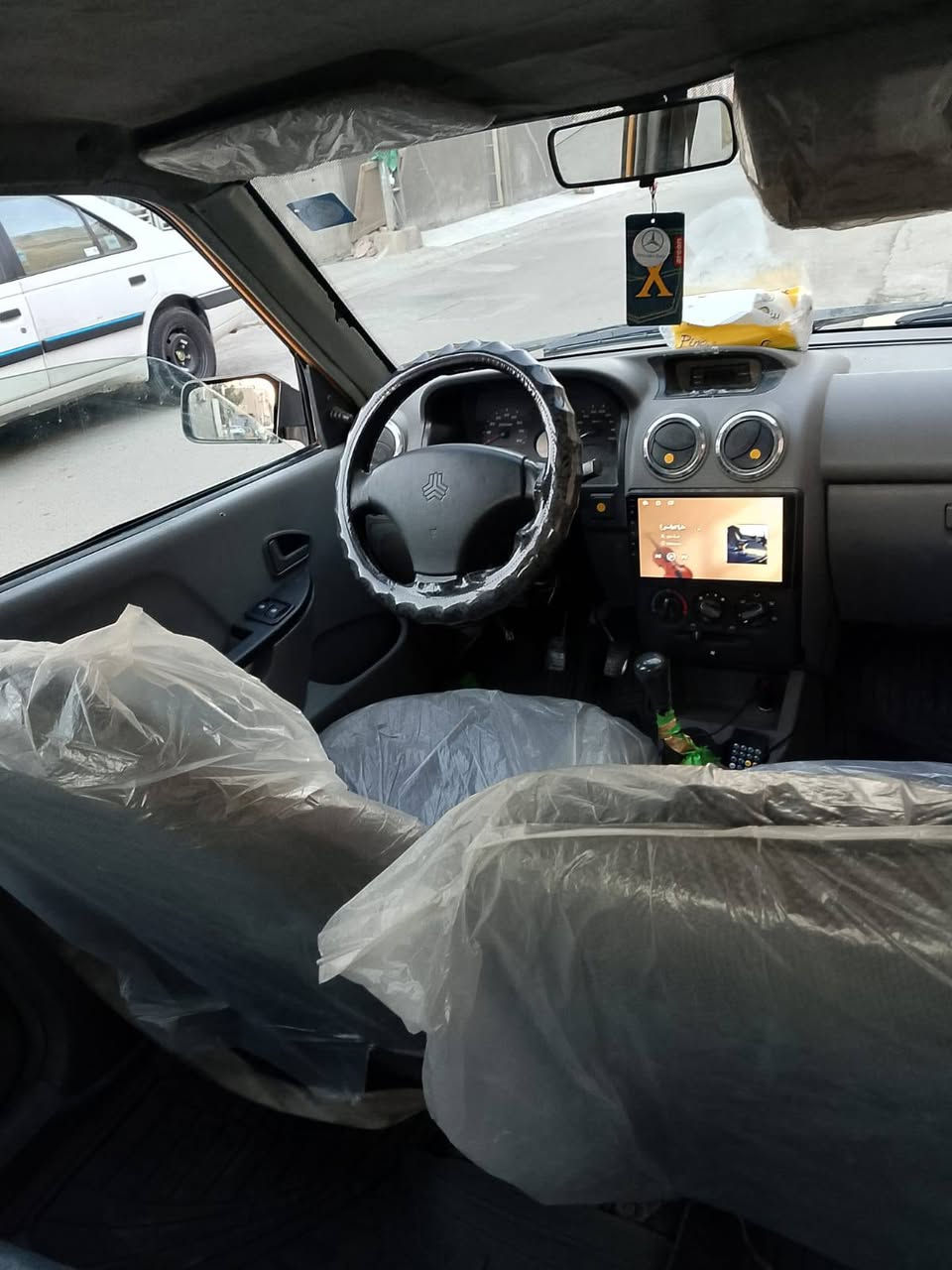 السلام عليكم سايبة موديل 2013 للبيع 
السياره كامله خير من الله نقوصات بسيطه كلش 
1 رقم مميز 
2 حداديه ودبلات جديده 
3 شواصيه نضاف مملعوب بيهن 
4 , گير ومكينه يخبلن 
5 شاشة + اناره داخليه 
6 رقم دولي باسمي السياره سنويتها ل٣١ يلا تسقط 
7 هية مصفره والبحث لل٢٧ 
 السعر ٣٣ وبيها مجال بسيط كلش 
مكاني حي العامل ***********
