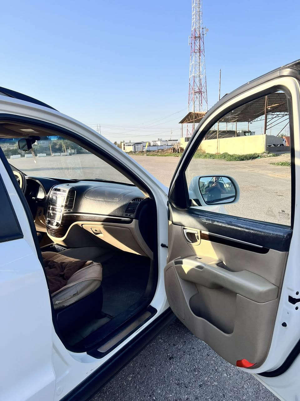 السلام عليكم للبيع سنتاڤي لون ابيض موديل 2012 فوول واحد ع واحد رقم بغداد   تحويل مباشر سنويه باسمي نافذه لل2027 مكفوله من الغرامات 

كير محرك كفاله  محرك3500✈️
تبريد ثلث قطع 
نشاط فول🆕 
فور ويل   سياره جاهزه  من كلشي  
بيها صبغ الچاملغ الخلفي وبارد براس البنيد اصبعين ‼️ 
تبريد ثلج 🧊 تدفىه نار 🔥 
كهربائيات كلها شغاله. 🆕
منظومه البانزين دايمها قبل فتره
تخم تاير صدر فول  🆕 
مسجل فول تخم سماعات 🔊  
ارضيه جلد. السياره بصمه وفتحه مفوله لل اخير ويل كب

السياره جاهزه من كلشي. وحلوه مال جناي ومتعوب عليها 

السعر 💵 170💵 وبيها مجال بيع فقط
مكان السياره 
صلاح الدين  الضلوعيه 
***********
