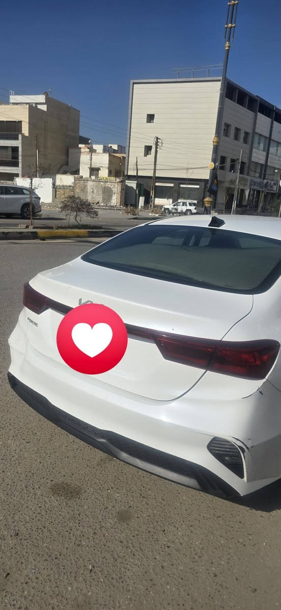 كيا فورتي 2023 معوقين ماشيه132نص فول شاشه وسط ردار امامي
سياره مجفته بيها رواجز 
 أبدل بنيد بيها بارد جاملغ سايق 
مكاني البصره الحيانيه
 السعر المطلوب 145
 وبيها مجال بسيط 
رقم ***********
