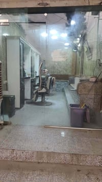 ميز حلاقة • جام خانة • للبيع