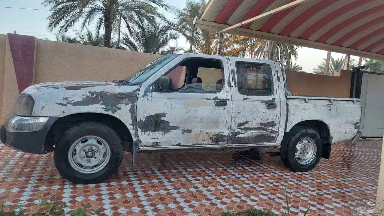 السلام عليكم
بيكب نيسان ٢٠٠٩ دبل قمارة 
داخل ماروني 
سيارة مزاد وهذا كتابها مرفق 
السيارة محتاجة صبغ وشوية تفاصيل 
كير ومحرك مكفولات 
تبريد شغال 
كهربائيات شغالة
تخم تاير 
مكانها ديالى الغالبية 
السعر ٨٥٠٠ مليون عراقي
***********

