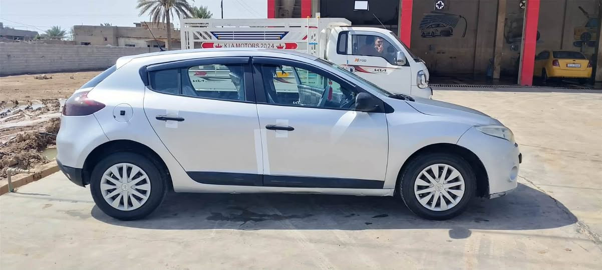 رينو ٢٠١٢فول مواصفات كير ومحرك مكفولات محرك ١٦٠٠ كير اوتوماتيك تخم لايت زنون اصلي صبغ عام جماليه باتري جديد صدر جديد سياره جاهزه من كلشي بدون اي نقص سياره احلى من الصور تدفئه تبريد شرط التحويل والوكالة عنواني ديالى خانقين *********** سعره ٦٥ورقه
