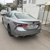 للبيع  كامري هايبرد موديل 2022 بدون نقص  رقم بغداد  se فول 1/1 فتحه  ب...
