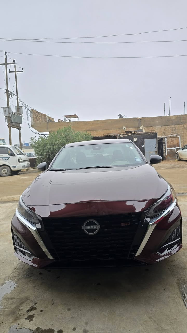 نيسان التيما ٢٠٢٤
ضرر جاملغ خلفي وجنطه وشوية من الباب 
بدون رقم حرة تترقم بغداد او اي محافظة 
منفيست بأسمي 
السعر ١٣٨ بيها مجال قليل للشراي 
للتواصل رقمي 
***********
