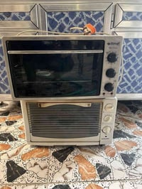 ميز مكتب للبيع سعر 50 والافران الصغير 25 والكبير 50  الاتصال0770900656...