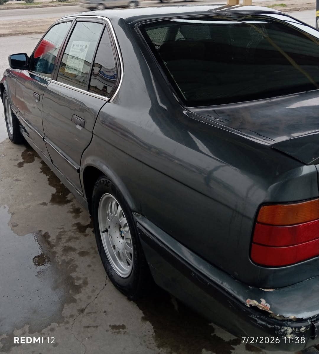 بي ام ٥٢٥ موديل ١٩٩١
مصبوغة عام محرك ٦ فل تبريد كير عادي مكينة وكير شرط سنوية جديدة كوبون بانزين بيها 
السعر ٣٨ وبيها مجال 
***********
***********
