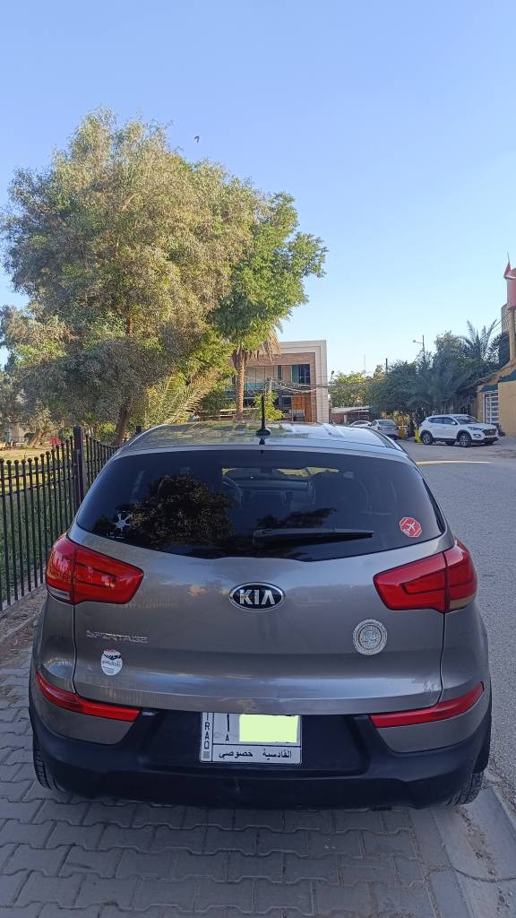 سبورتج مديل 2015 رقم قادسيه الماني 
مواصفات سياره ،،،تحكم استيرن جهتين
محرك 2400 GDl لابخار ولاتنقيص 
ويل كروم وسياره جاهزه مكينه كير تبريد حداديه 
وارد امريكي حادثه بنيد صبغ وبيه دور خلفي صبغ
السعر 140ورقه استفسار أكثر اتصال على الرقم *********** النجف, العراق
