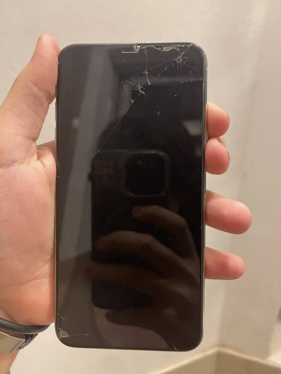 آيفون اكس ماكس ذاكرة ٢٥٦ومزودة هم
بطارية ٧٦ جهاز كلشي ممبدل بي 
فيس إيدي واكف
بغداد السعر ١٠٠ قفلللل
***********
