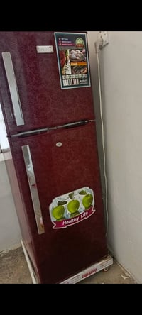ثلاجه للبيع نظيف كلش كلش تجميد فول سعر 120 بي مجال سبب البيع حجمه صغير...