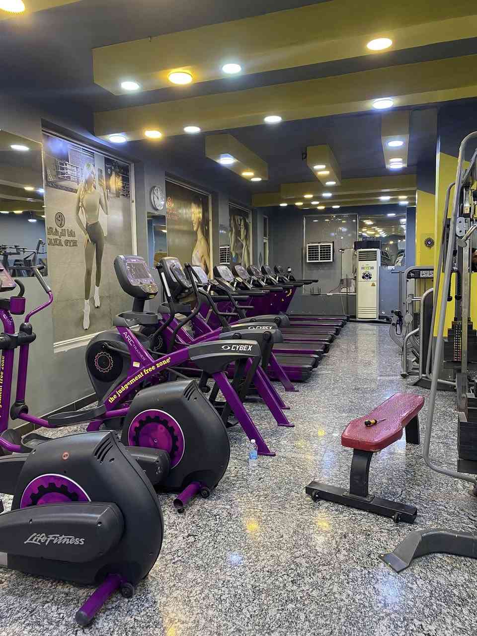 سلام عليكم جم نسائي للبيع للاستفسار ***********
العنوان بغداد 
‼️ ماكو مفرد
