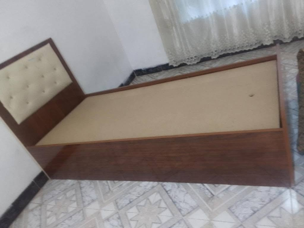 غراض للبيع 
ميز تواليت 70
جربايه 70
كاونتر 60
قنفات 300

*********** كركوك, العراق
