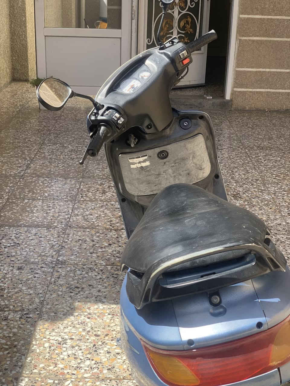 دراجه سكوتر من نوع هوندا ديو للبيع ياباني نضيف ممفتوحه محرك خير من الله عنوان ديالى بعقوبة رقم ***********
