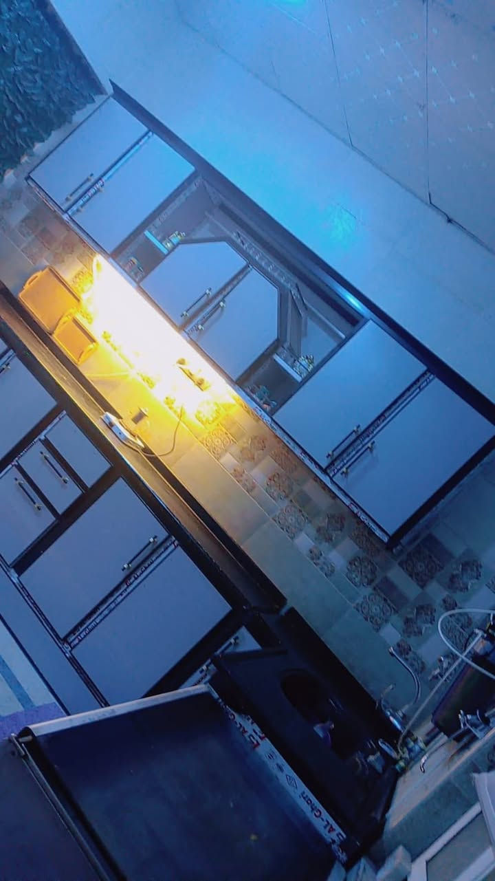 اللهم صل على محمد وال محمد 
بيت للبيع في منطقة ام طباشي 
المساحه 200 متر 
قرب مدرسة 14تموز يحتوي على 
صحيات خارجيه 
استقبال 
مدخل بين المطبخ والاستقبال للصاله مباشر
مطبخ 
صاله 
غرفتين نوم 
صحيات داخليه 
البناء بلوك السعر 62 وبي مجال 
الاتصال على الرقم 
***********
