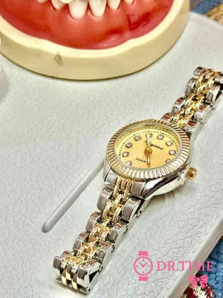 الرجالي على ٢٤ الف  والنسائي ١٧الف   الحجز على ***********  توصيل موجود كل محافظات
