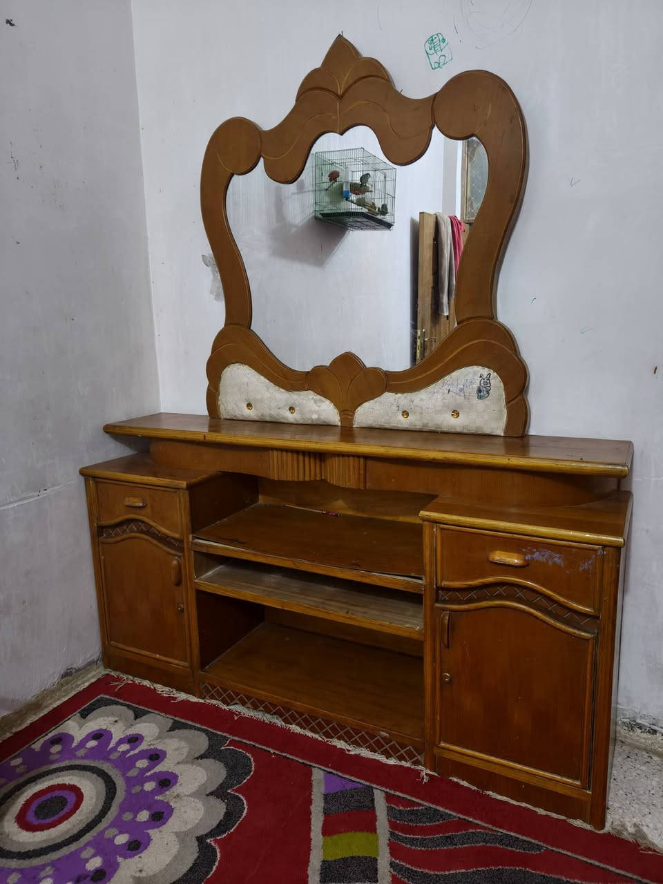 ميز تواليت للبيع مكاني طهمازية بزل حجي علي***********
