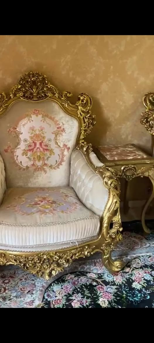 قنفات 2طخم جديد صار 20يوم من ماخذه قنفات ملكي مصري خشب زان فول درجه أوله سعر 3ملون ***********واتساب
الاتصال ***********
