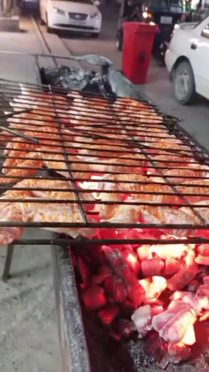 السلام عليكم تحية طيبة لجميع زبائننا الگرام❤️
#مطعم_مشويات 👨‍🍳🥓🥓

متواجدين طيلة أيام الأسبوع ❤️

. اجنحه نفر 6الف 😍***********
