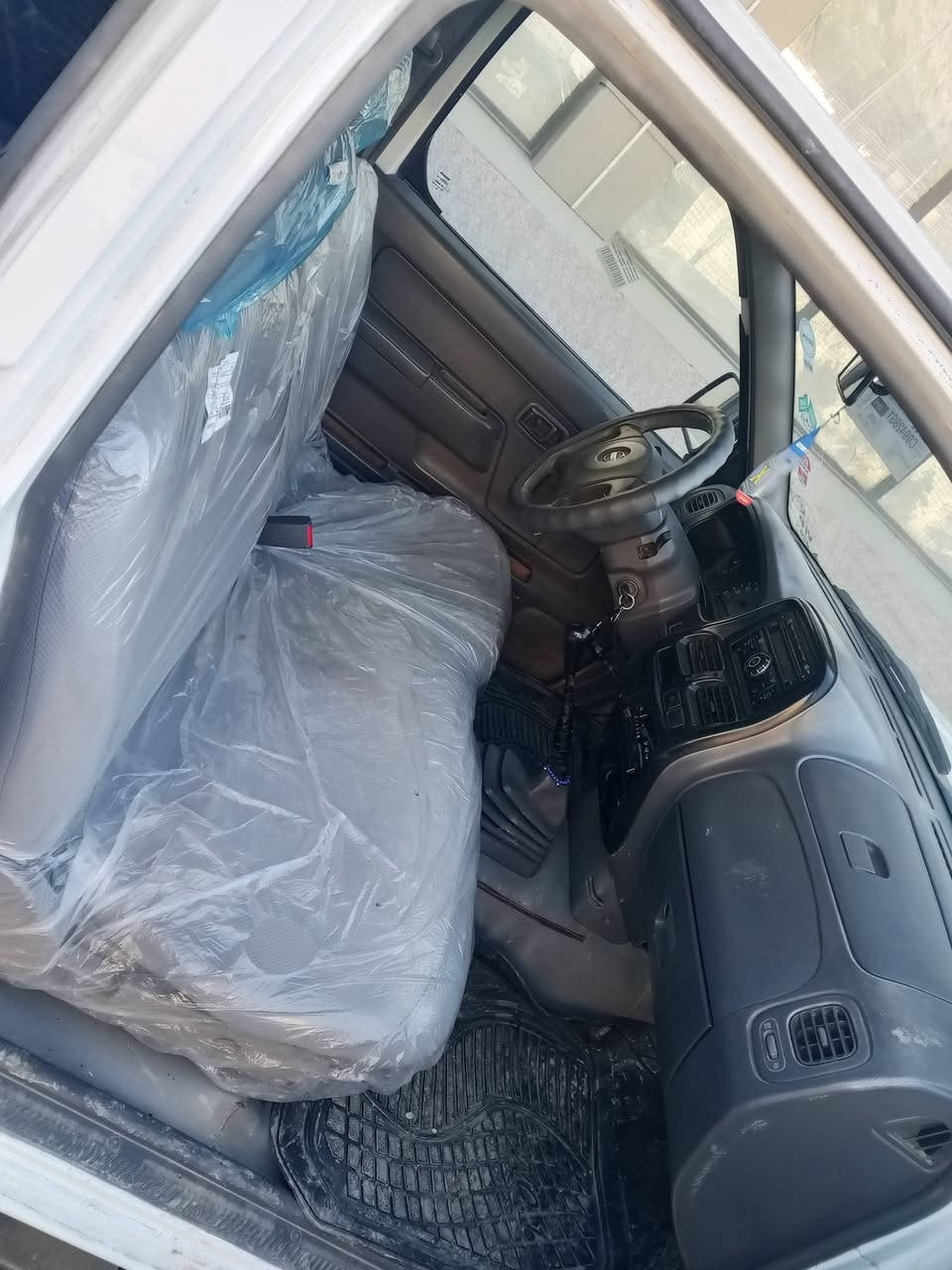 نیسان 2001 مووحەسەن...🙂
ئاڕمی پلاستیک سلێیمانی ...بەشەرتی غەرامە
4 تایەی لۆکی لەژێرە ...بێ مەسرەف زۆر جوان 
تەبرید و پاوەرە ....پاک و جوان و مەزبووتە ...
بەشەرتی گێڕ و مەکینە و ئەکسل....1 پارچە بۆیاخ 😇
*********** واتسئەپ ......ماڵی دۆستە 
*********** ڤایبەر........ ئەدمین 😍
