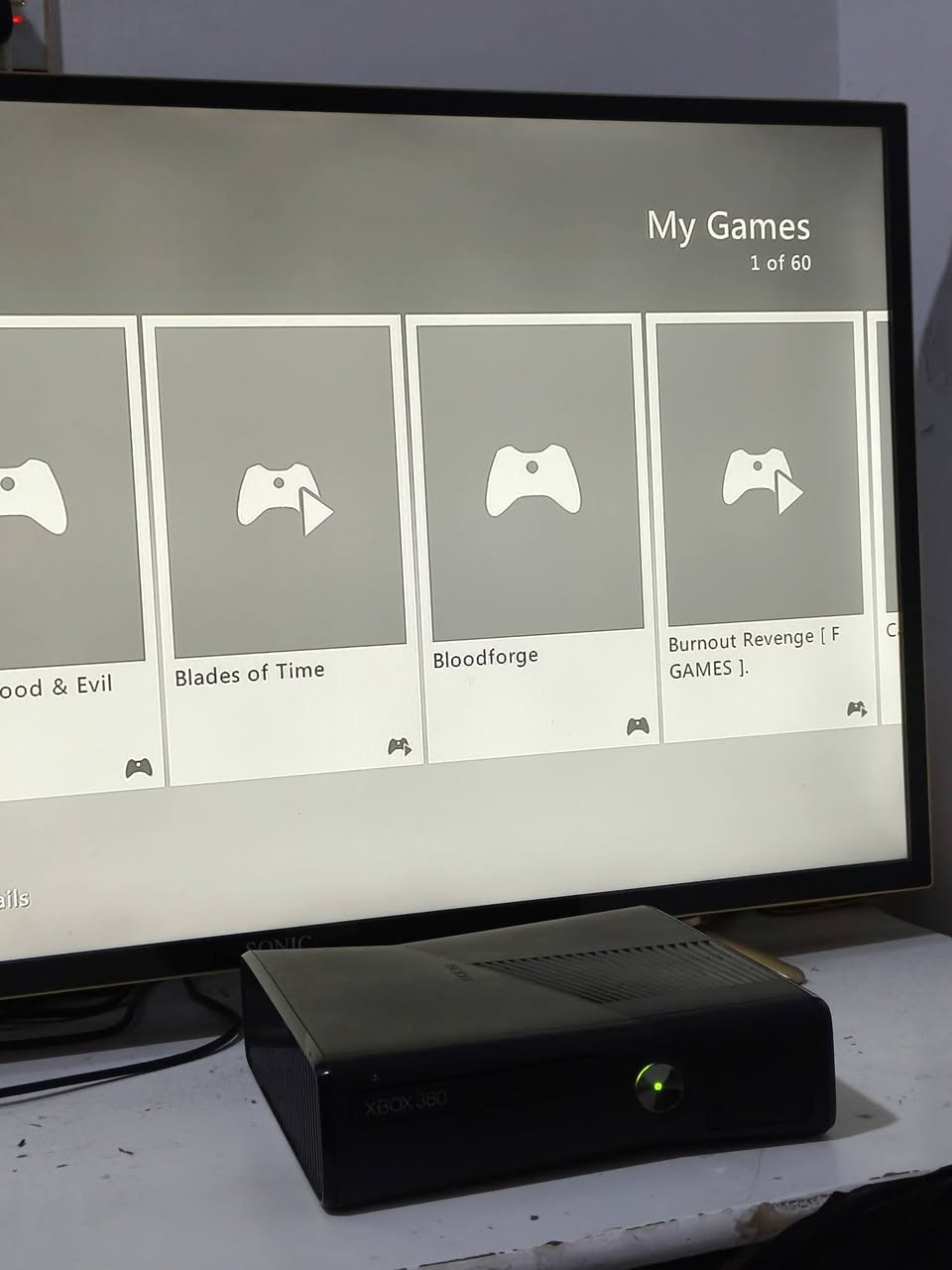 إكس بوكس 360 للبيع 🎮
نضيف كلش – استعمال بيت فقط (مو مال محلات)
🔹 الجهاز نضيف ويشتغل 100%
🔹 ويا يدتين أصليات
🔹 ويا هاردين مال ألعاب
🔹 السعة: 250GB
🔹 متروس ألعاب جاهزة
💰 السعر: 150 ألف بي مجال 
📍 المكان: كركوك
📞 للتواصل: خاص أو واتساب
***********
