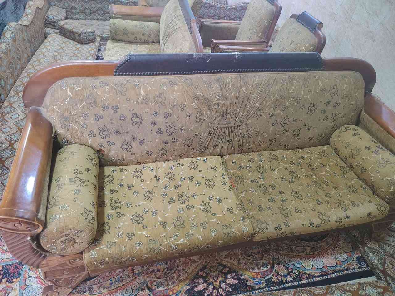 تخم للبيع ٩ مقاعد ٢ كبار و٣ كراسي 
عنوان كربلاء بناء جاهز مستعجل على بيعه ماعندي مكان 
قيم واخذه 🤍❤
الاستفسار 
***********
او مرسله صفحه (خاص)
