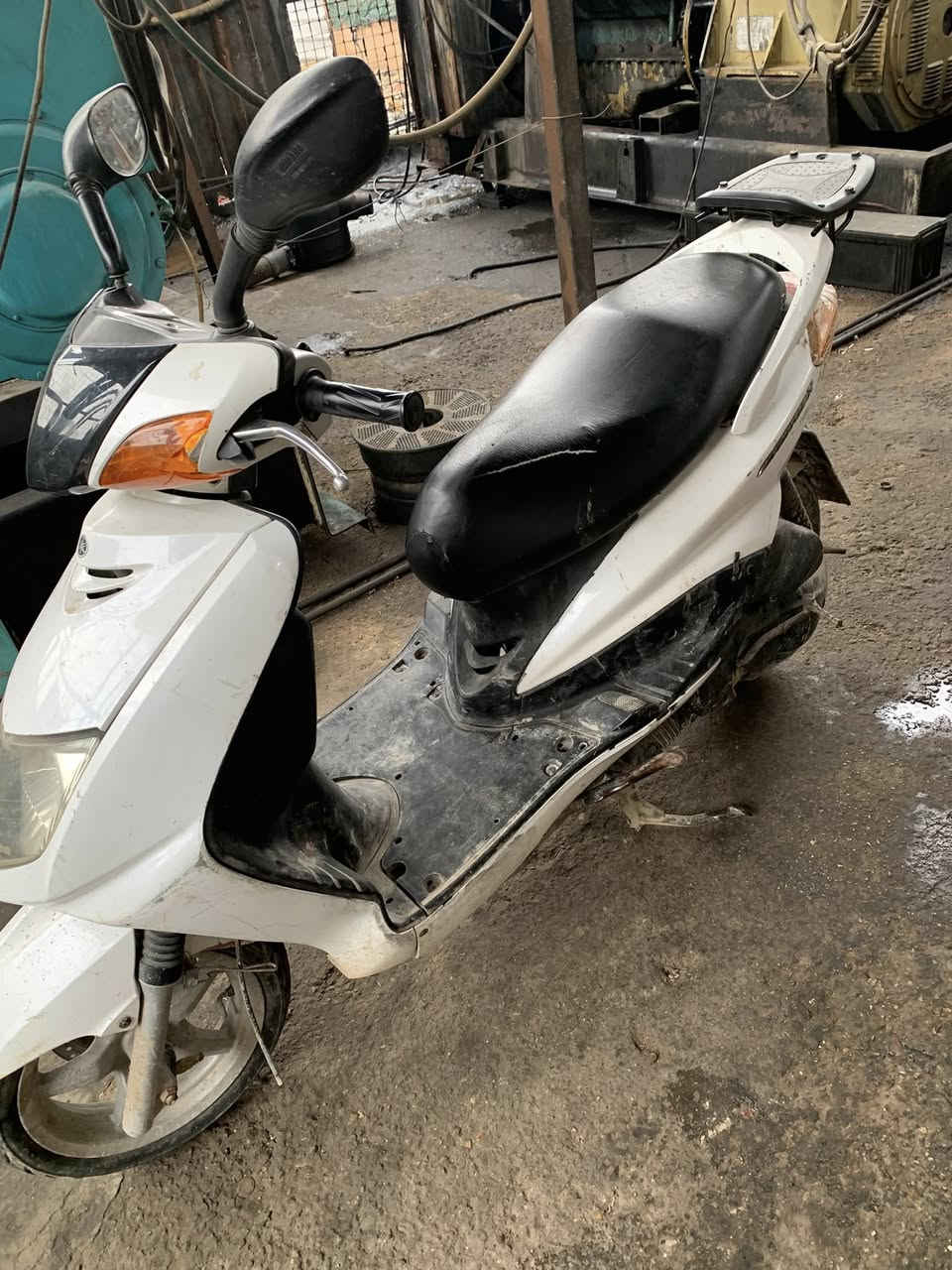 دراجه سكنس نضيفه كلشي شغال بيها نكره سلف مشيها يخبل بس بيها اكلج خلفي بصيط
السعر500 حي اور ***********
