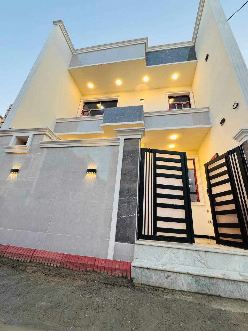 - السَلام ؏ـليڪُم ،
- ⁠- بيت للبيع مساحة100 متر  طابقين
- ⁠الوجه 6 وربع و النزال 16 
- (3 غرف نوم _صحيات عدد 3_ مطبخ  _صالة _استقبال )
بناء حديث ما مسكون
- الموقع : بغداد _ الدورة _ البعيثة  مجمع الحليم  ( يبعد 5 فرع عن الشارع العام ) 
- خدمات كاملة بالمنطقة
- ( كهرباء _ماء_تبليط_مدارس _ سوق)
- ☎️ للأستفسار التواصل  ع الخاص او واتساب 
***********
