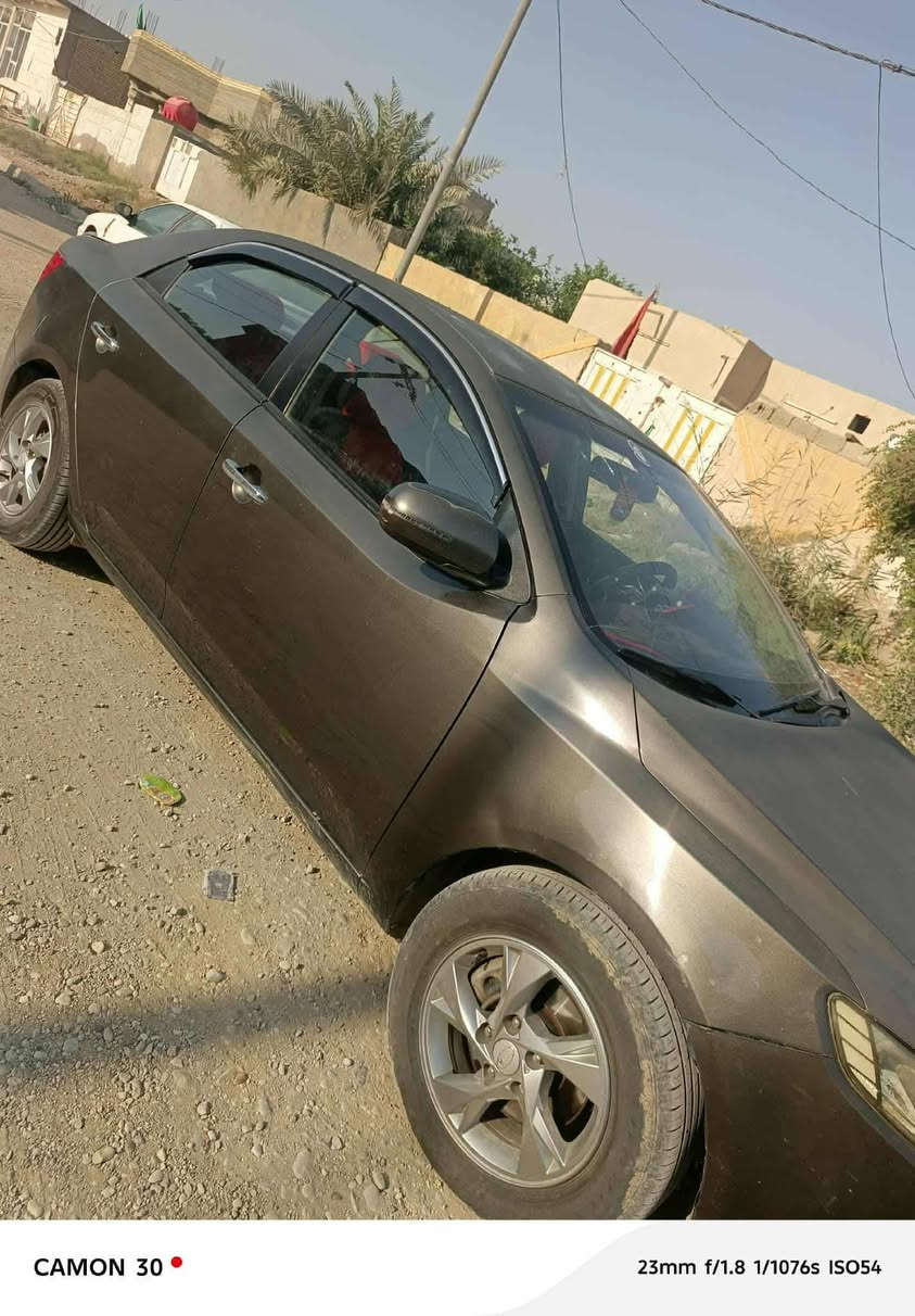 السلام عليكم جميعاً كيا سيراتو خليجي موديل 11 رقم سليمانيه  محرك 1600  كير ومحرك مكفولات تخم تاير جديد صدر امامي وخلفي جديد تبريد🥶 وتدفئه السياره مكفول سياره مال جناي السعر 105 وبيها مجال العنوان واسط الزبيديه قريه ام سنيم.للاتصال 
***********
