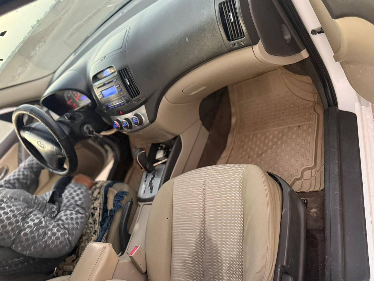 السلام عليكم ورحمه الله وبركاته 
النترا 2010 رقم بغداد بسمي تحويل ثاني يوم 
سياره كفاله عامة من الصبغ والتبديل محرك  1600 دكشن عالي سياره مناقصها شي جاهزة 
سعر المطلوب.  122
العنوان بابل الاسكندرية
للاستفسار اكثر 
 ***********
***********
