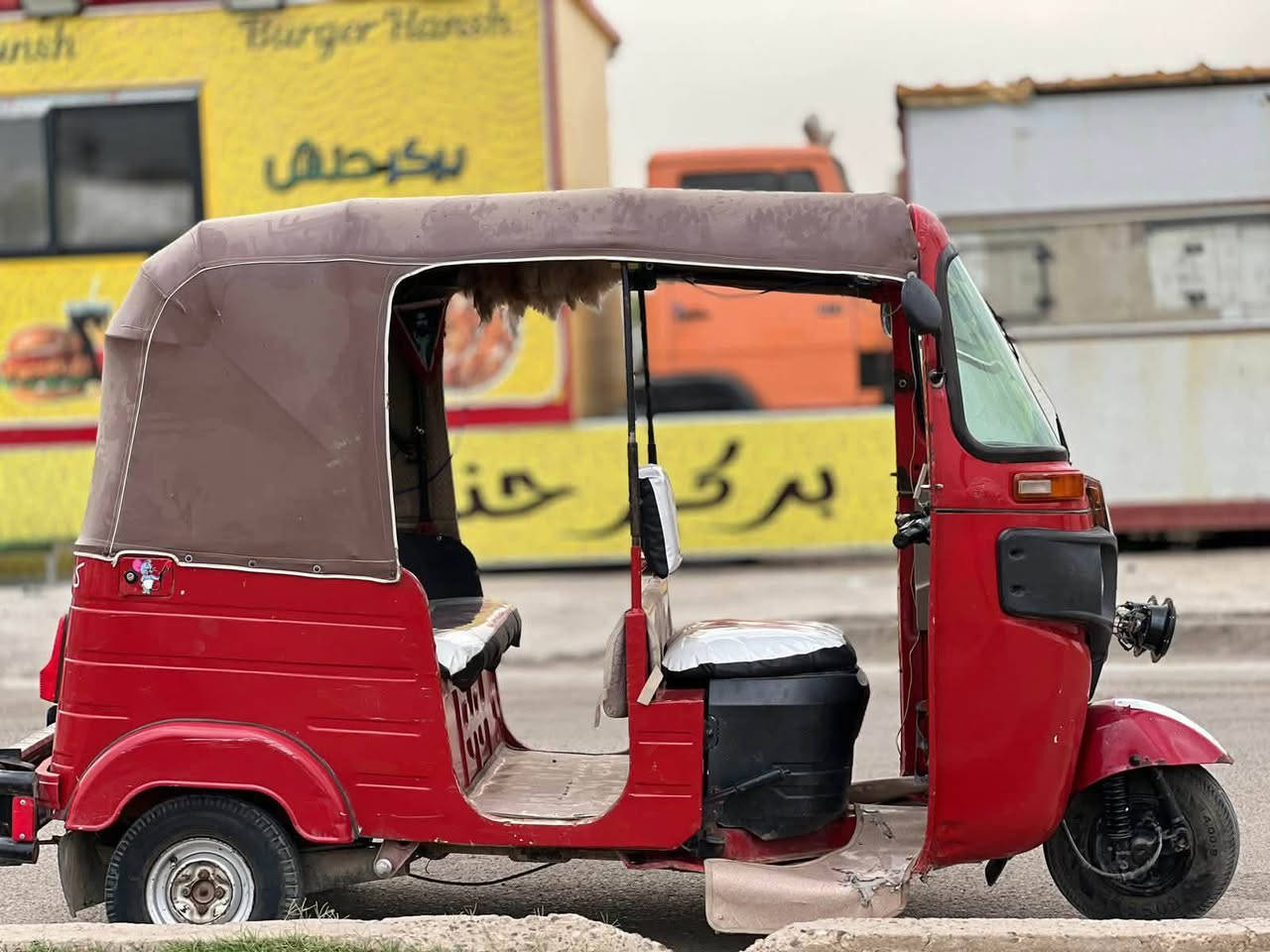السلام عليكم تكتك لبيع موديل 2018/
مرقم تحويل ثاني يوم 

بيها تلحيضات بسيطه مكينه 20 مصبوغه صبغ مجاليه 

مكاني الزعفرانيه ***********
