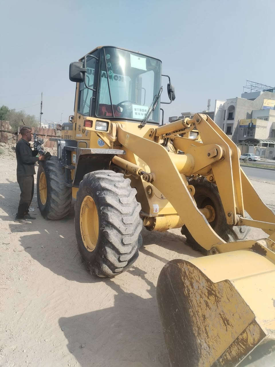 للبيع شفل كوماتسو حجم 100 مكفول كفاله عامه مكينه 4 سوبر كير مكانيك تخم تاير قماره  موديل 2018 دخول جديد المكان بغداد مشتغل 7000 ساعه شفل جديد السعر 320 اتصال ع الرقم ***********
