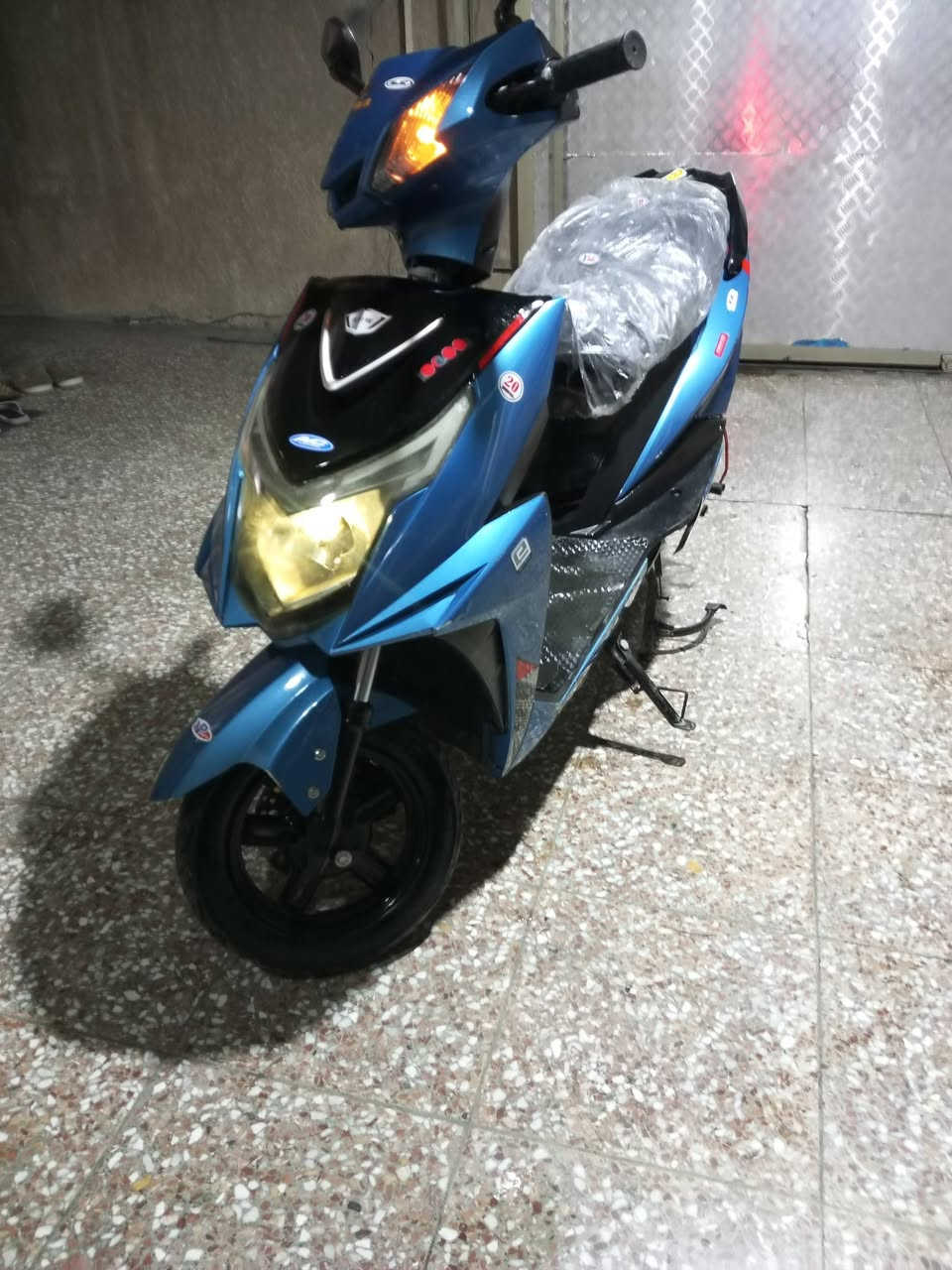 السلام عليكم للبيع دراجه ماتركس شركة امتي ار خمس بطاريات كبار 3نمر اشاير يمنه يسره لايت زنون عالي ناصي هورن نضام البارك والرجوع للخلف موديل 26 مكاني بغداد البلديات سعر 390 وبيها مجال ***********
