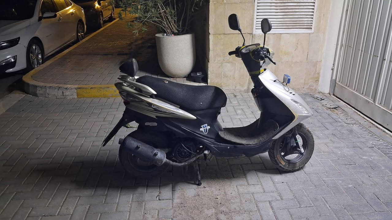 السلام عليكم 
Vino 150cc
دراجه كلش نضيفه بدون اي نقص 
مكينه ناعمه مافيها اي مشكله مكينه كلش نضيفه 
باتري جديد 
قايش جديد 
كفرات  مافيها اي كسر نضيفه كلش 
تايرات جداد 
ابريك خلفي امامي جداد
كهربائيات على وضع الشركه 
الشراي يتصل ويدلل 
***********
