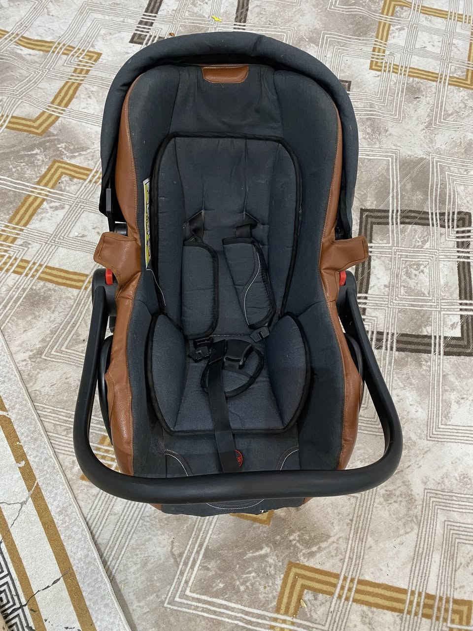 كرسي سيارة  ماركة واخو جديد يكفي لحد سنة وهو كرسي هو كريكوت يرهم لان هزاز يدوي


**إذا كنت صاحب هذا الإعلان وتريد حذفه لأي سبب، رجاءا أرسل رسالة إلى الدعم الفني**