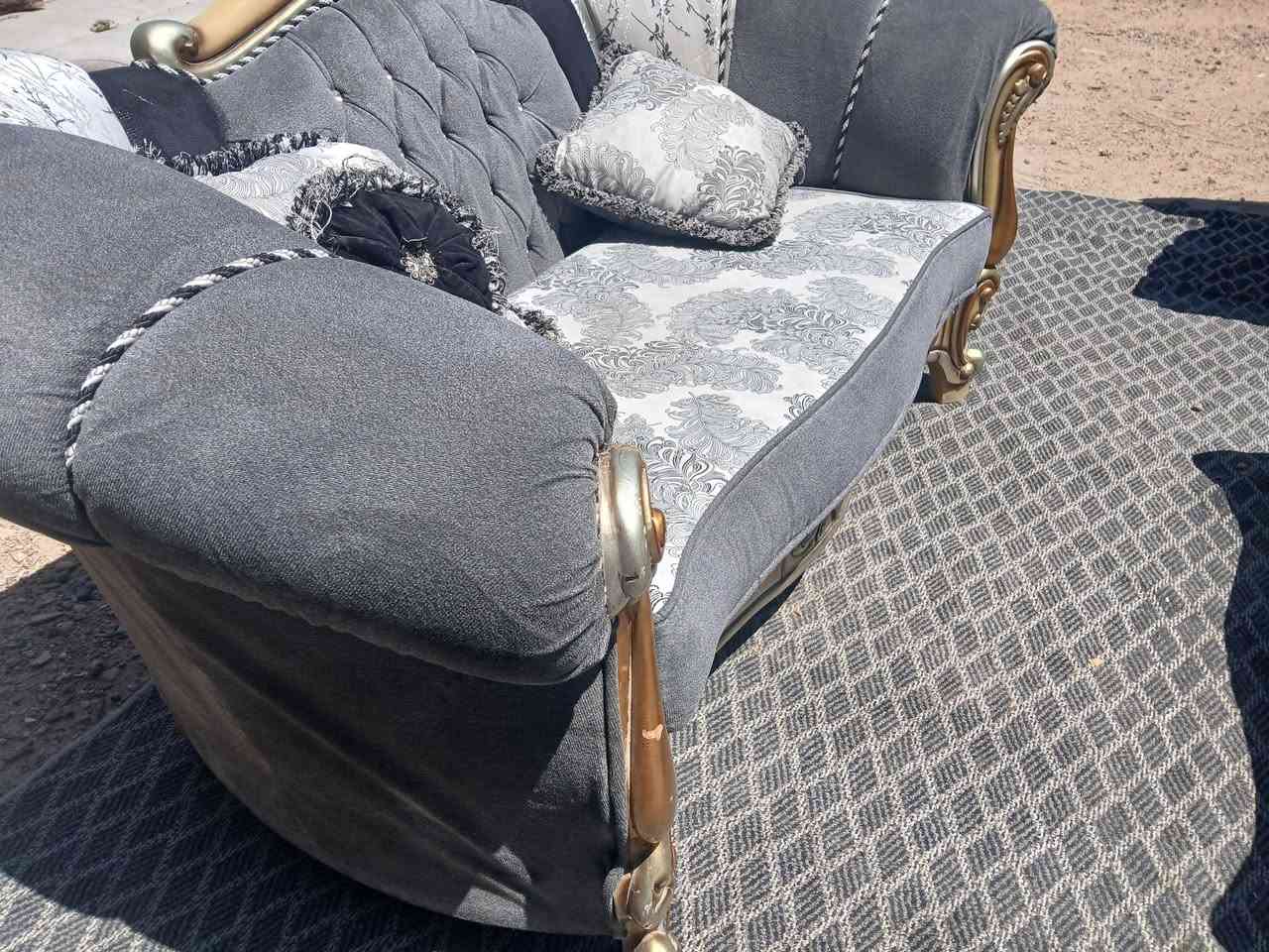 تخم ٧ مقاعد باله مستخدم ملكي خشب زان تركي مع طبله وسطيه نظيف جدا جدا للاستفسار *********** بغداد البلديات
