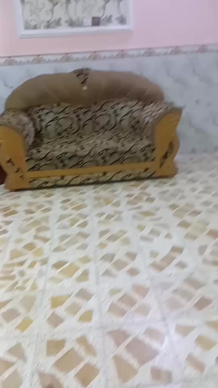 تخم مستعمل للبيع في حي الحسن مركز البصره ٥ قطع الحاله وسط السعر ١٠٠ بي مجال قليل رقم الهاتف *********** يوجد واتساب
