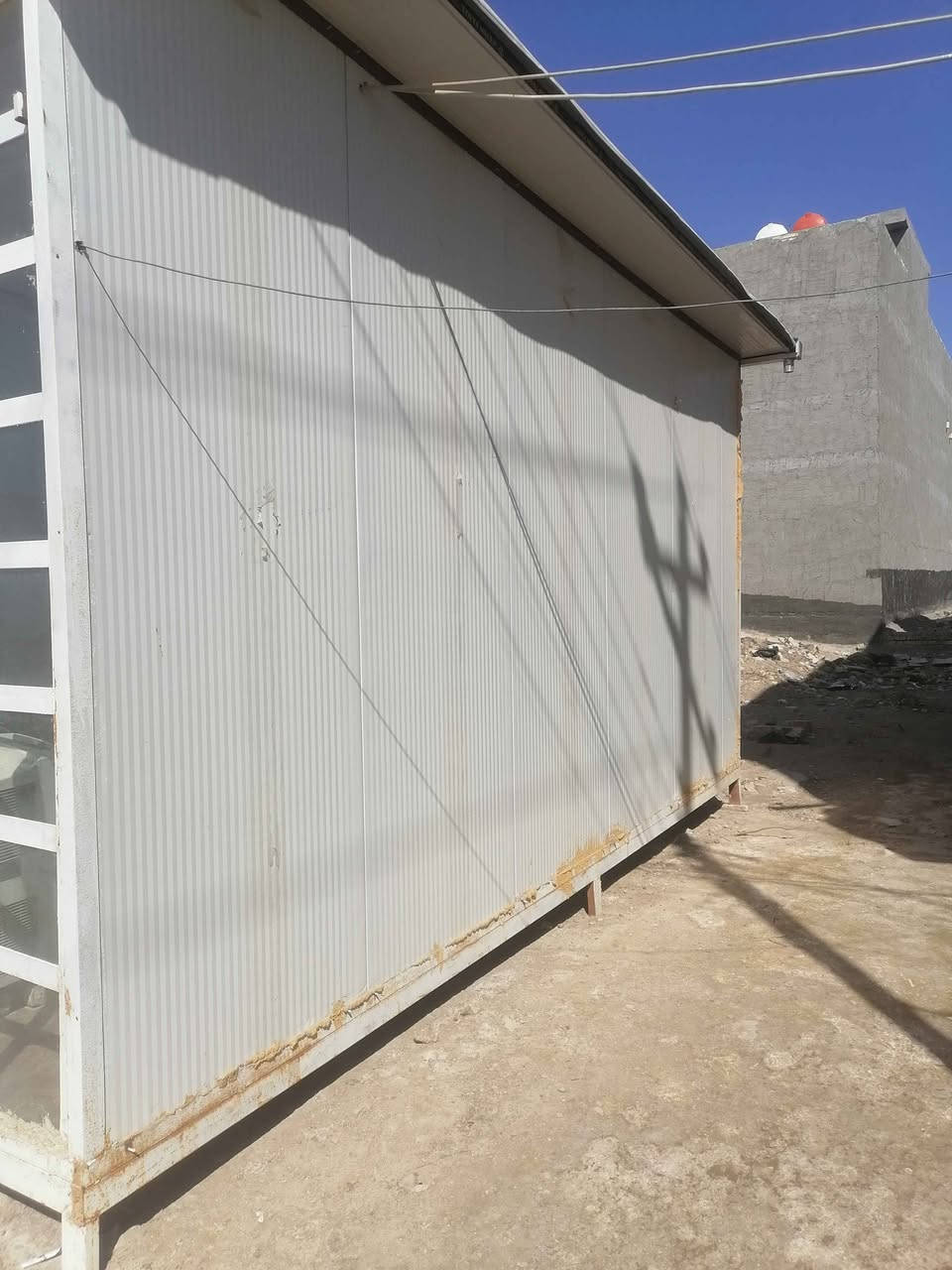 السلام عليكم كرفان اصلي ضد الحريق كلفني فوك ال 3500 بي كهرباه ماسس كامل جاهز لتحميل مكاني بغداد التاجي سبع البور طول الكرفان 5 ونص عرض 3 سعره مليونين وبي مجال الاتصال على الرقم *********** بغداد, العراق
