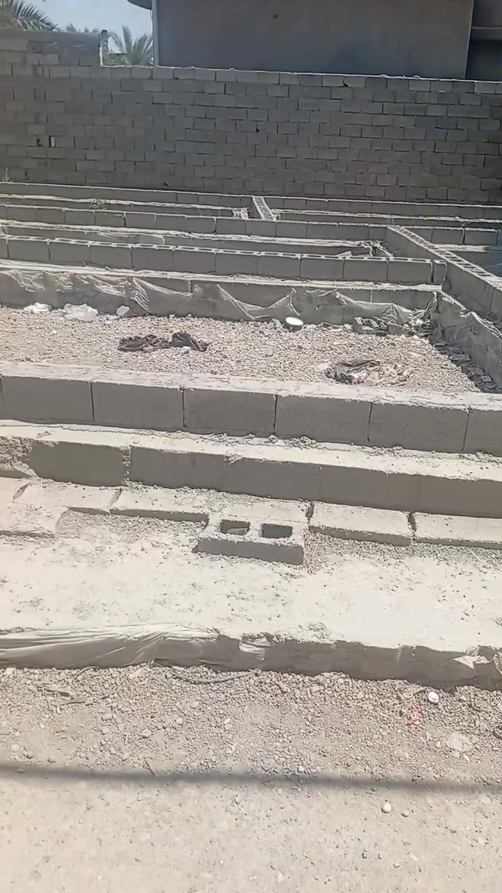 ياالله يتوفر بتلو طابو ملك صرف المساحه 170متر السعر 40مليون وبي مجال الواجهيه 12متر والنزال 14متر ينسحب عليه اسكان واصل ماء وكهرباء وكافه الخدمات الخالص الشرقيه بالقرب من بيت سيد حسين للأستفسار *********** أو ماسنجر
