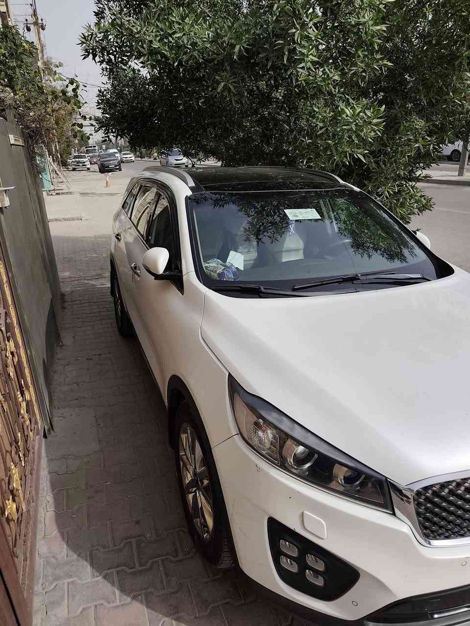 السلام
 عليكم بيع سورنتو ٢٠١٥ شكل ١٦ خليجي فول مواصفات عدا جنطة مو كهرباء فور ويل ٦ سلندر كشنات كهرباء كشنات تدفئة وزراك لايت وترحيب وبردات خلفية مكفولة من الضربة والبارد والصبغ لون صدفي ابيض . العنوان بغداد ***********  السعر 20800 .السيارة ماشية ٩٥ الف وباسمي
