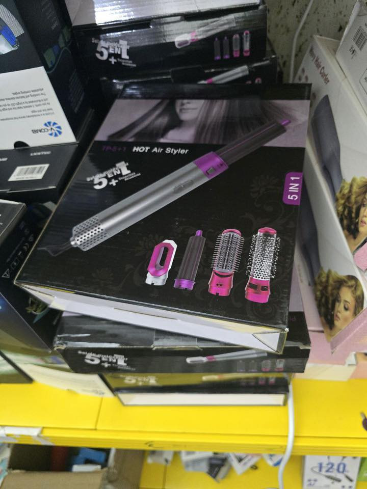 سلام عليكم عندي كمية مال شسوارات 5في1 وهاي صورهن ٣٥قطعة سعرهن٣٠٠ الف للتواصل واتساب ***********
