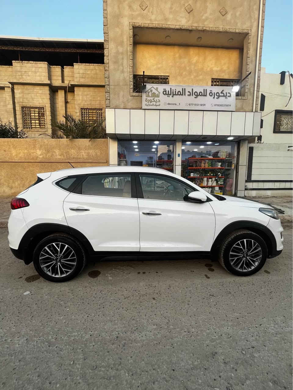 توسان موديل2019  خليجي وكاله كشنات جلد لد خمس عدسات زنون عالي ناصي مرايات ويدات ترحيب ويل18 مرايات شفط شاشه جبيره تحكم استيرن طخم تاير جديد اي كلوب بالعينه ما مشتغل اسبير نفس الوياله السياره جيكيه رقم بصره جديد انكليزي السياره نظيفه ماشيه94 وقابله للزياده بيها هلال الجاملغ الامامي وخشم البنيد بارد وقطعه صبغ السياره 190 وبيها مجال حك الجيه
*********** للاستفسار ما متواجد فيس فقط واتساب Singapore
