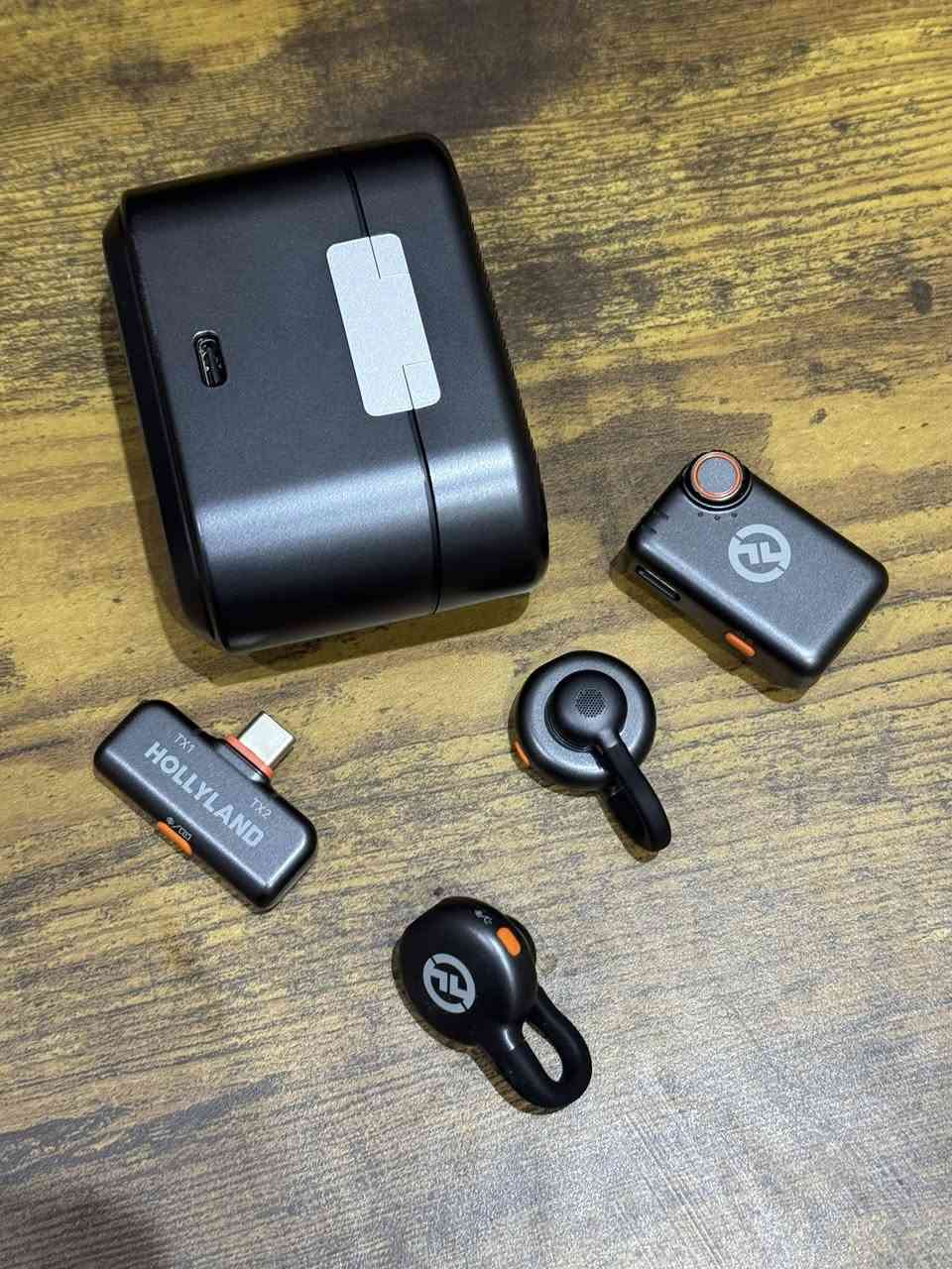 السلام عليكم 
نك مايك 
Hollyland Lark M2s
جديد لوك ما مستخدم 
بدون ملحقات 
موجود توصيل


**إذا كنت صاحب هذا الإعلان وتريد حذفه لأي سبب، رجاءا أرسل رسالة إلى الدعم الفني**