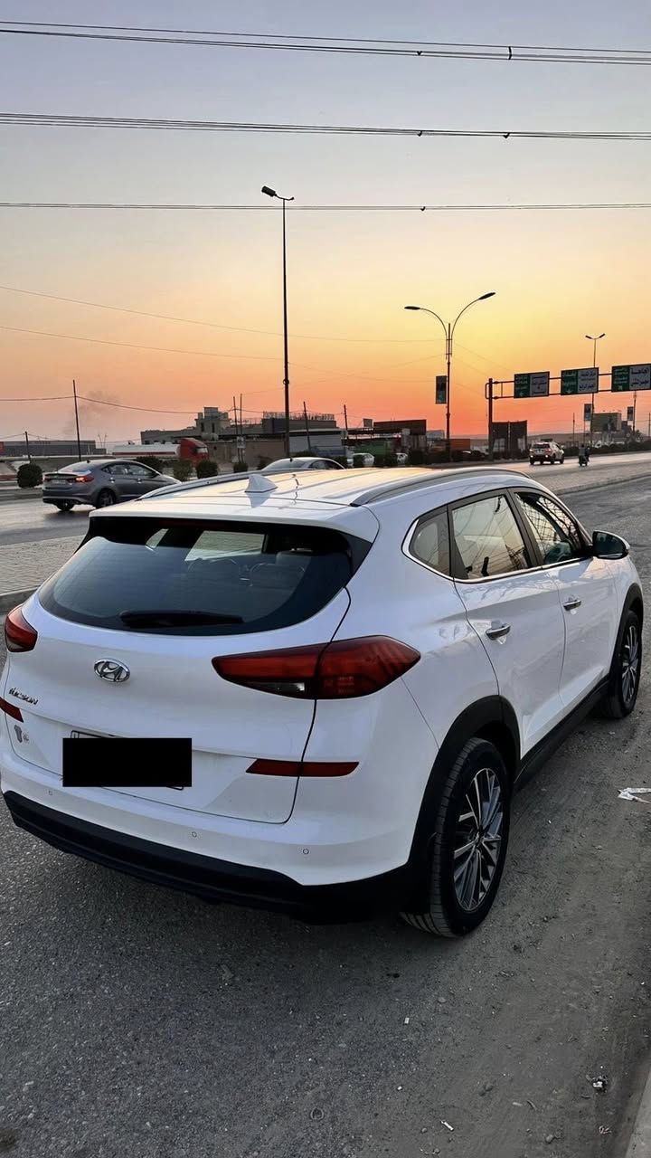 السلام عليكم
للبيع هونداي توكسن 2020
السيارة وارد خليجي مواصفات الستنادر المعروفة 
بيها صبغ نص جاملغ خلفي مع ربع قبغ صندوك بدون اي دواخل 
السيارة كلش نظيفة ومرتبة واحلى من الصور 
السعر 204 وبيها مجال بسيط 
المكان الموصل / الايسر 
تواصل واتساب ***********
